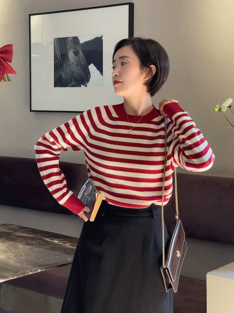 羽绒服 冬天想要穿出气质感,选对内搭很重要,这些单品日常简约又不挑人