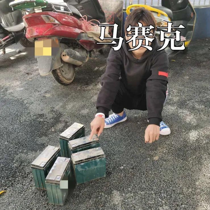 盗走|利刃行动︱盗走电车只要电瓶遗弃电车?蜀黍人、车、电瓶都要!