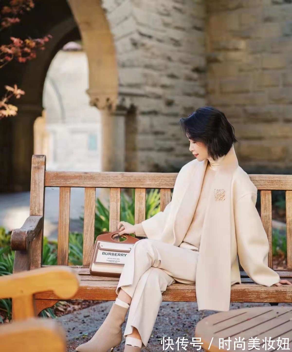 基础款 见过世面的女人,冬季穿衣越简单越高级,照穿显气质又好看