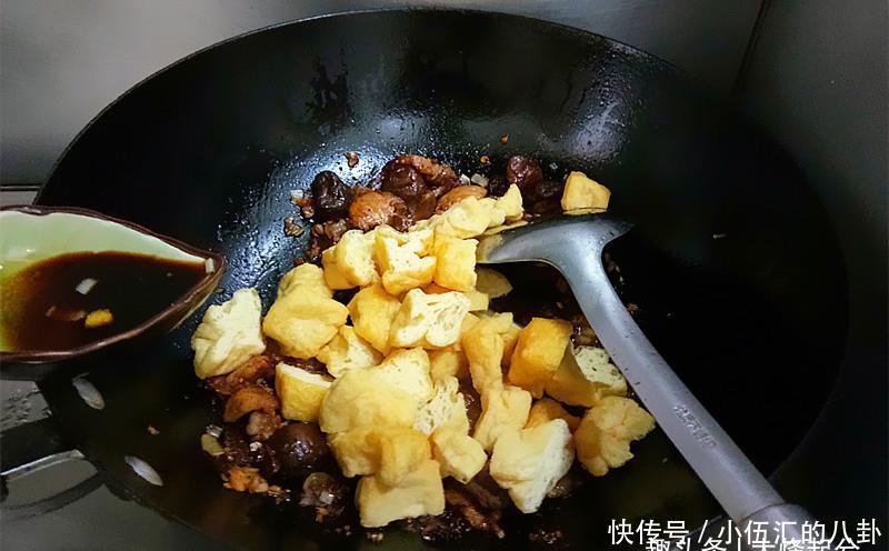 油豆腐的做法比肉还好吃,两碗米饭都不够!保你吃过就会爱上