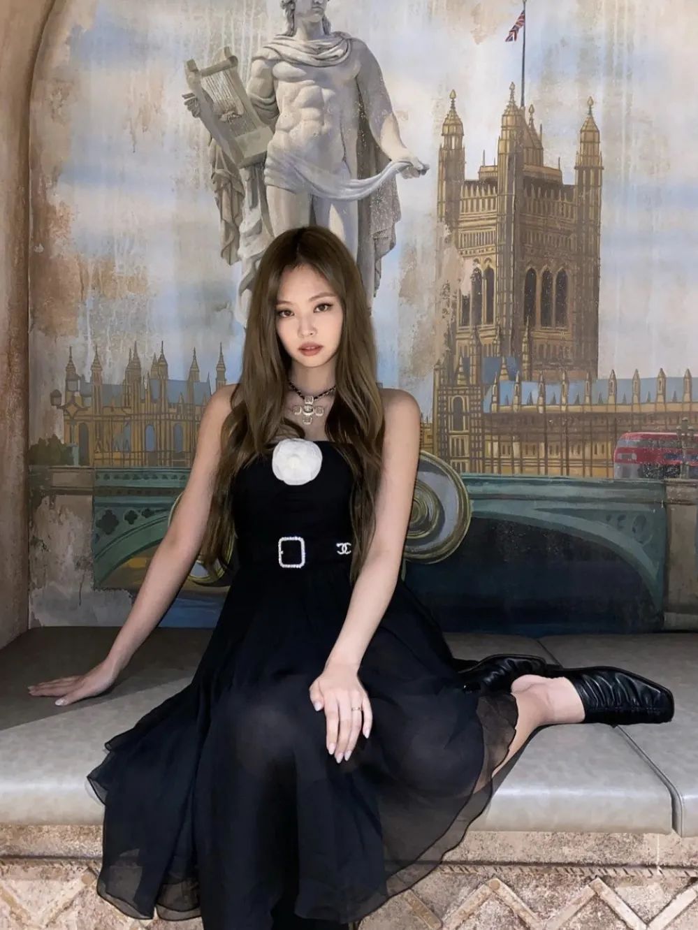 时髦|这个秋冬,让鞋子时髦起来的秘诀竟然是“变方”