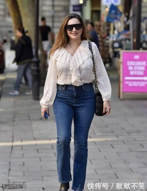 高跟鞋 修身的衣服让你穿出潮流般时尚,显高挑身材的风格端庄优雅