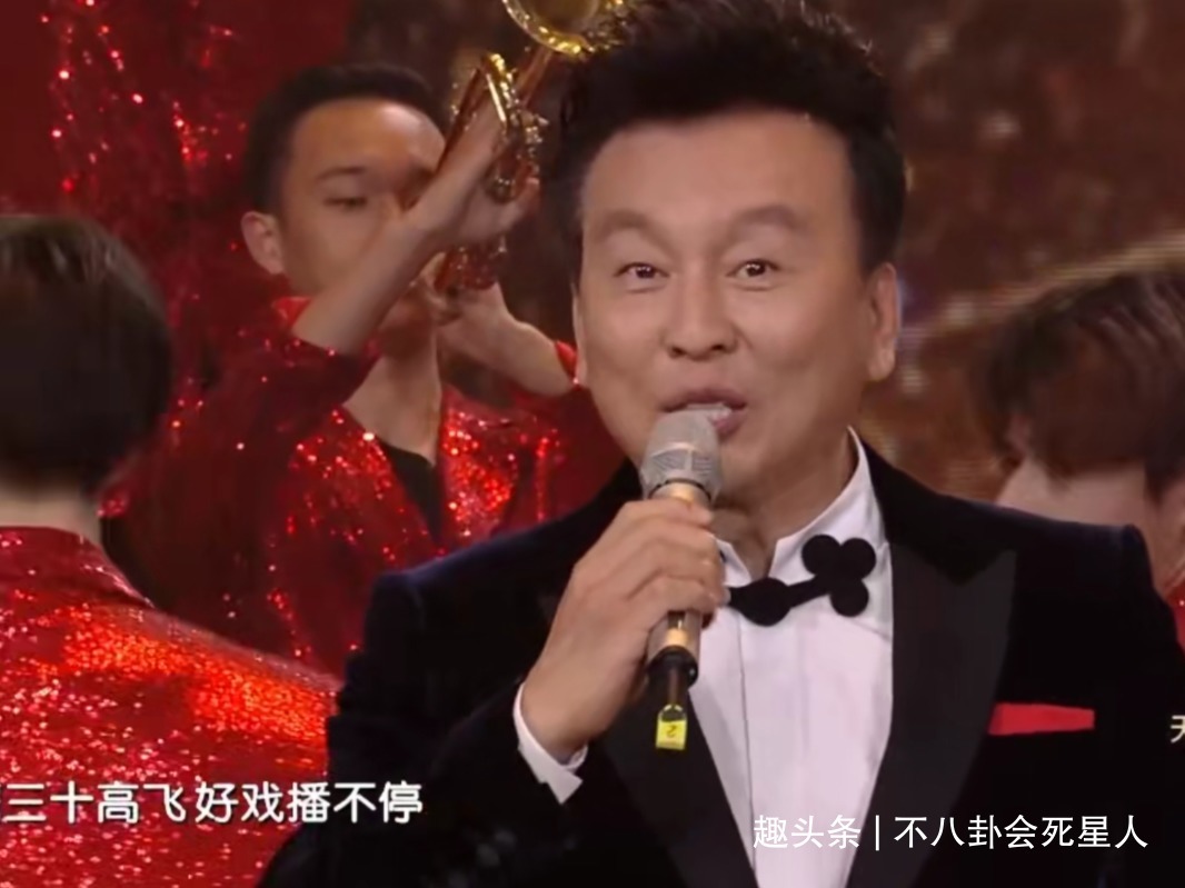 宋茜|金鹰开幕事故多汪涵主持团假唱,巨大黑影挡镜,关晓彤尴尬接话