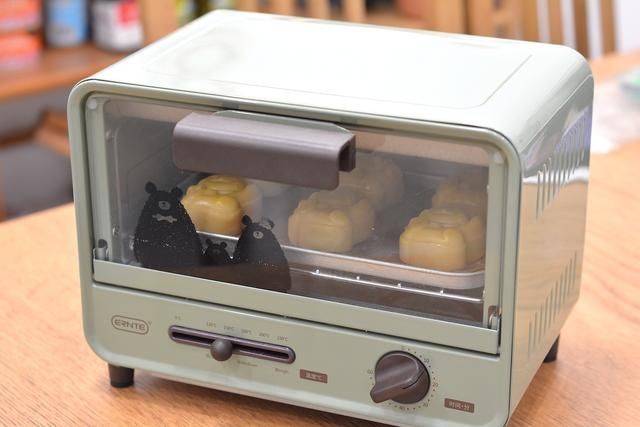 美味|黑芝麻酱绿豆沙月饼还真好吃，说啥也得试一试，歪打正着的美味