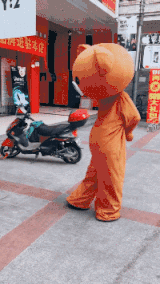 |搞笑GIF:奔三的老阿姨了,还好意思过生日?扎心不,老妹!