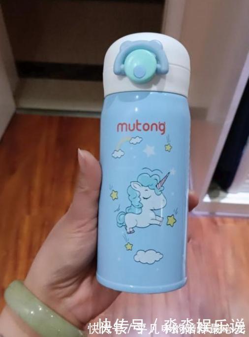 保温杯|“夺命保温杯”遭央视曝光,热水进毒水出,家长却依旧购买!