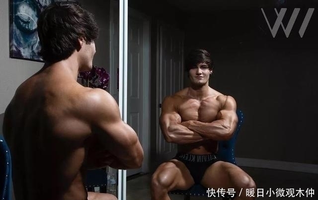 双杠臂|新手都在做俯卧撑,老手却拿双杠臂屈伸练胸,这两个动作差在哪