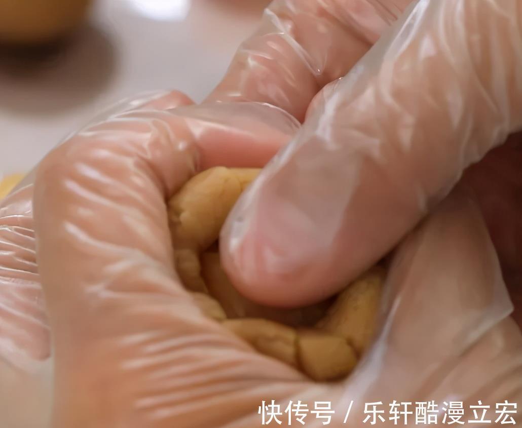 步骤|一斤板栗一碗面，配方比例全告诉你，教你做味道绝绝子的板栗月饼