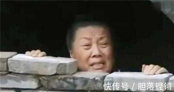 孝道$“瓦罐坟”到底有多残忍?子女把老人送进坟墓,每送一餐就填一块砖