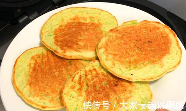 早餐饼|夏天，我家丝瓜从不炒着吃，加1勺面粉2个鸡蛋，出锅比肉还受欢迎