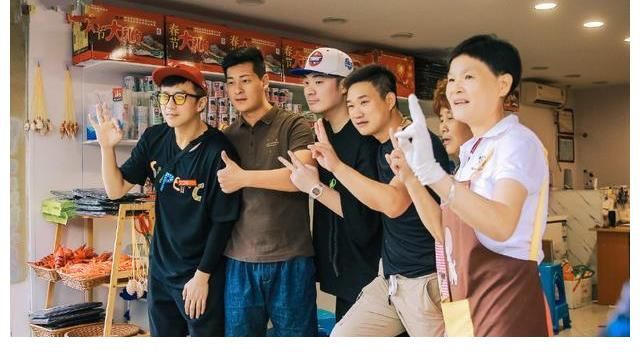 《奔跑吧》李晨連線鄧超貌似對方在錄節(jié)目，兩檔節(jié)目要夢幻聯(lián)動？