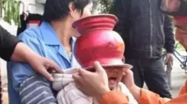 脚趾|11月龄宝宝脚趾进“虫”,家长紧急送医,医生直言幸好来得早