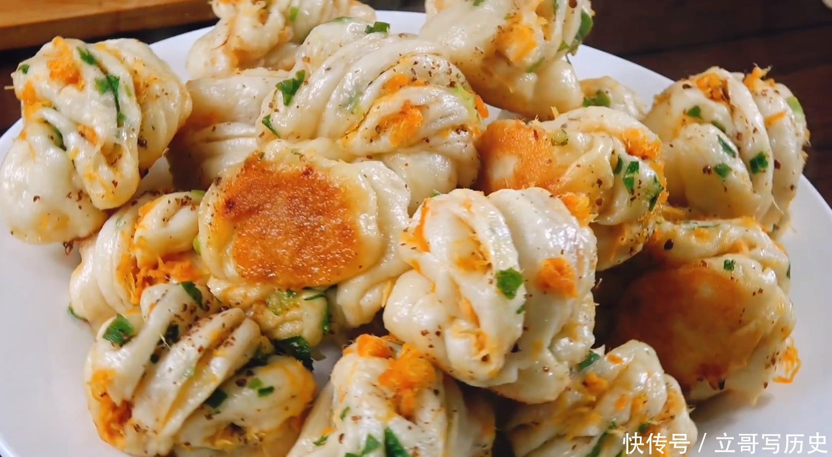 做法|教你花卷新做法,不用提前发面,现做现吃,咸香松软,孩子超爱吃