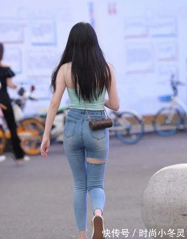 穿搭 秋日穿搭的闲适感,一条牛仔裤就够了,时尚省心又耐看