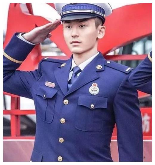 張哲瀚龔俊更換頭像！告別山河令后，誰能繼續(xù)穩(wěn)居頂流小生地位