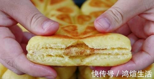 玉米面|玉米面倒进滚烫的牛奶里,一周吃7次孩子还嫌少,又软又香真解馋