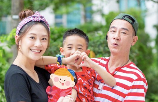 鸿星尔克|陈小春的大格局：中文推广大使、把护照当头像、把爱国刻在骨子里