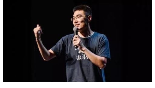 周奇墨|《脱口秀大会4》周奇墨夺冠，众人都佩服他，成熟稳重还有大局观