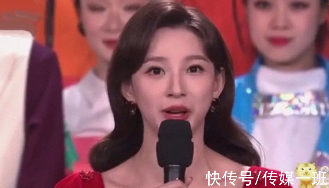 第一次上央视春晚的明星：邓超活跃，赵丽颖拘谨，马凡舒气质超群