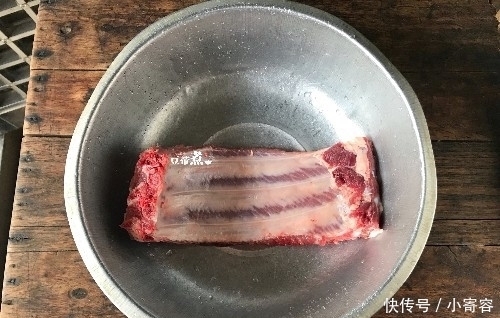 菠萝排骨要如此做,才会好吃,很多人顺序错了,当然不好吃了