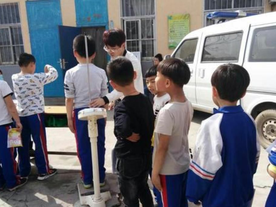 x型腿|孩子缺钙时,身体会出现4种信号,多给孩子吃3物,补钙质长个高