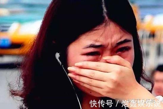 教育方式|为拒绝儿子买玩具,宝爸“就地打滚”,儿子面露尴尬不知所措