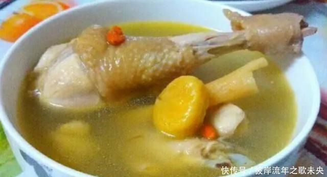 炖鸡汤时，先放盐还是后放盐很多人都做错了，难怪汤不鲜也不香