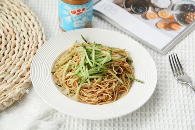 拌面|天热不爱吃饭，试一试这道花生酱拌面，清新爽口，让人食欲大增