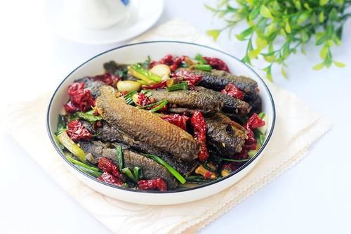 惊蛰了做泥鳅时，不能直接下锅，学会这一招，不腥不碎太香