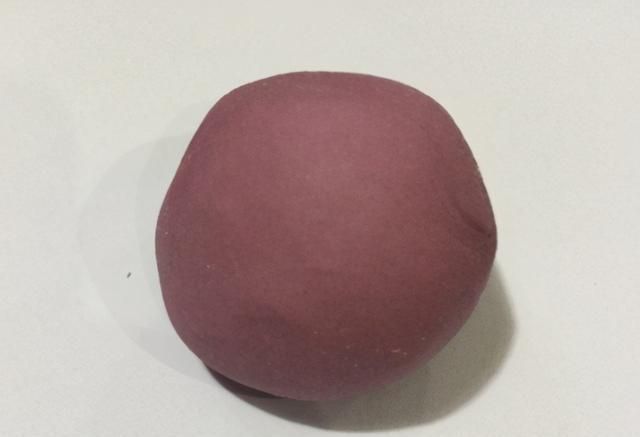 它富含花青素，热量比红薯低，做成饼煎一煎，香软营养且饱腹感强