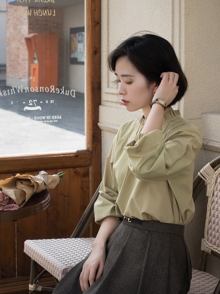 秋冬 秋冬就要穿得复古又时尚,立领压褶棉质衬衣你值得拥有!