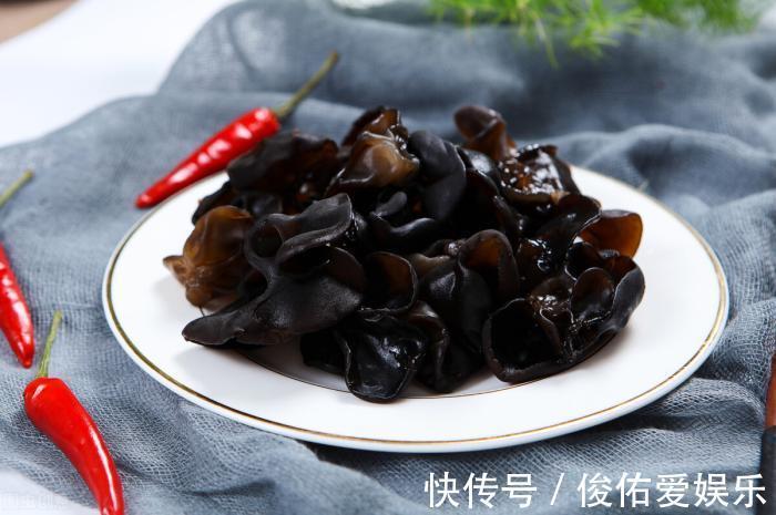 冠状动脉|心血管内科比木耳清血管,每天吃一点,或可降血脂清血栓