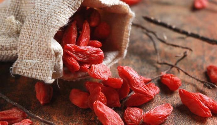 养生|枸杞被称“养生之王”，但以下3类人切不可碰，越吃身子越虚