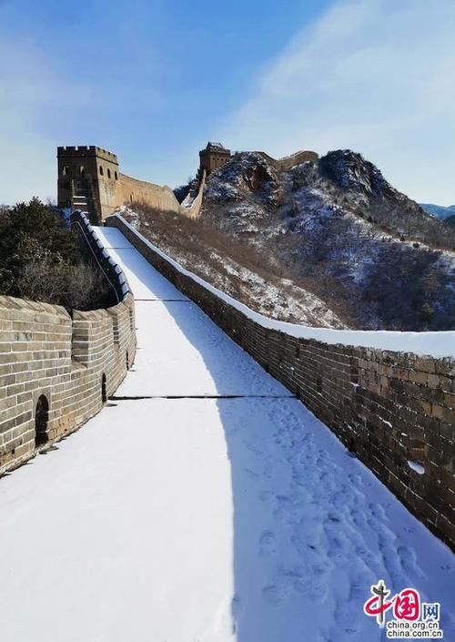 雪映长城三月赏春光 金山独秀江山阅风情