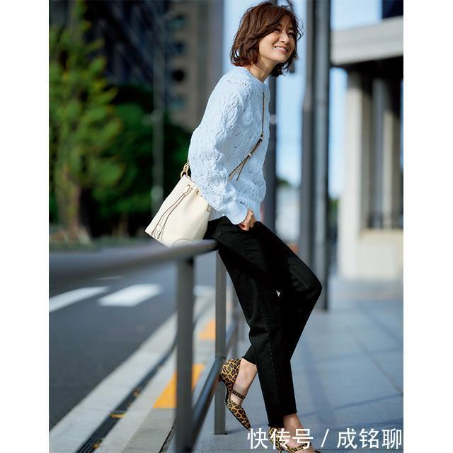 50岁女人怎么穿时尚减龄?这位日本“大妈”知性穿搭,优雅又高级