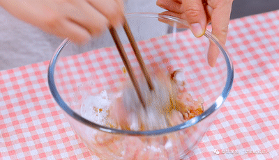  肉饼|十分钟搞定一道香菇蒸肉饼 宝宝辅食食谱！就它最下饭