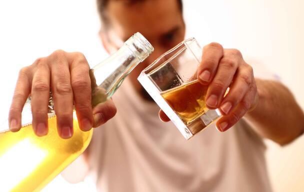 高尿酸血症|痛风有多“容易”?这5件事你每天都做,痛风或“缠”着你不放