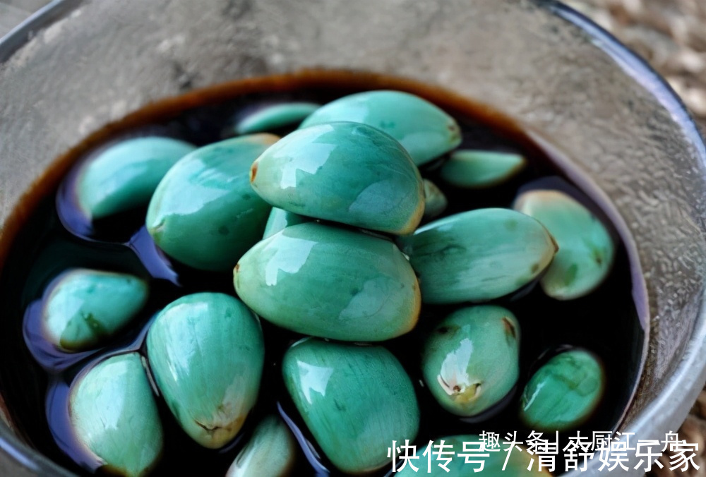 大蒜|腌腊八蒜，先放醋就错了，教你一招，1天就变绿，酸脆开胃又解馋