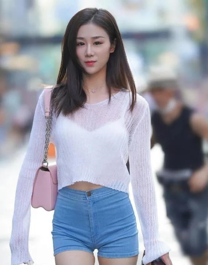 头发 非常有料的自信美女,蓬乱的头发,优雅的姿态,青春又活泼的感觉