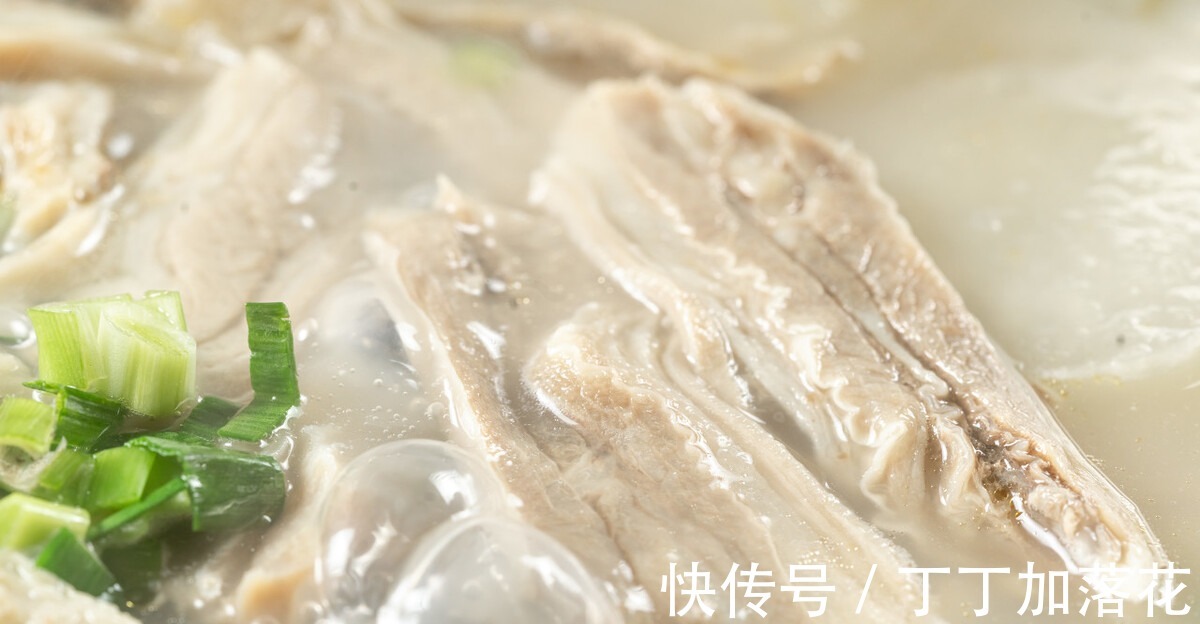 羊肉汤中加1物，增香提鲜更入味，冬天吃羊肉再也不怕吃上火了！