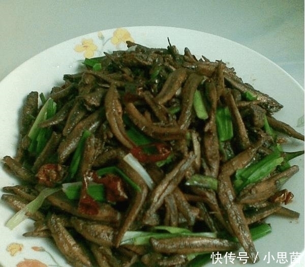 鱼仔干|大热天的, 我炒了这个菜, 香极了, 下饭也下酒, 老公一人吃了一锅米饭