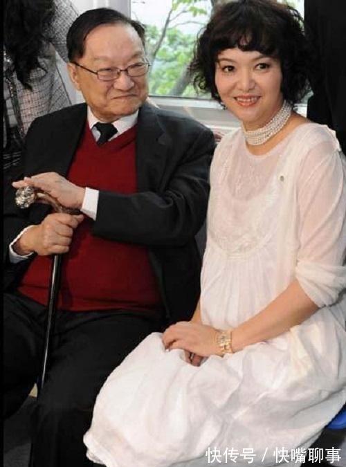 金庸|事业红火的金庸前辈,有着不为人知的伤痛:长子自杀,爱女失聪