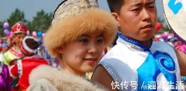 赫哲$这个民族是中国的少数民族,曾经差点灭族,如今却有很多美女!