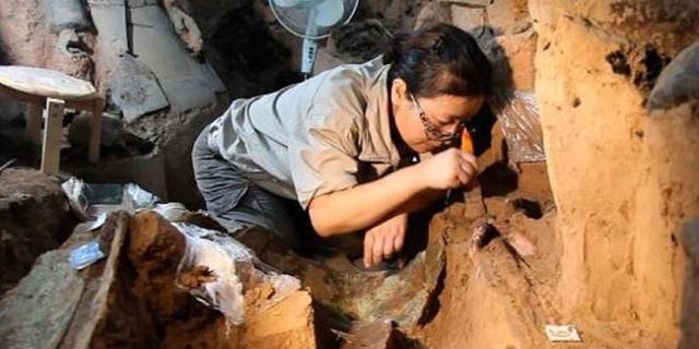 江都易王|为盗挖这座墓穴,4位盗墓贼当场身死,专家发掘后脸红不已