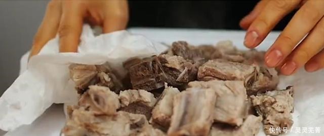 酥嫩红烧排骨的秘密是什么第二步就是答案,千万不要省略哟!