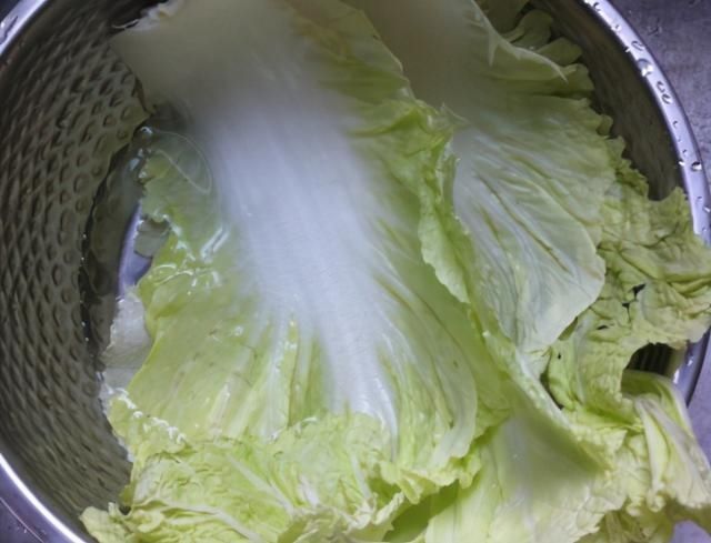 醋溜白菜|醋溜白菜时,放醋的时间很关键,做对了,白菜脆爽更酸香,还解腻