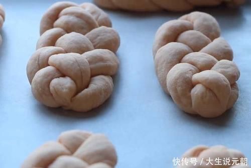 西红柿加2个鸡蛋,这样做连吃一周都不腻,无油无水,好吃又健康