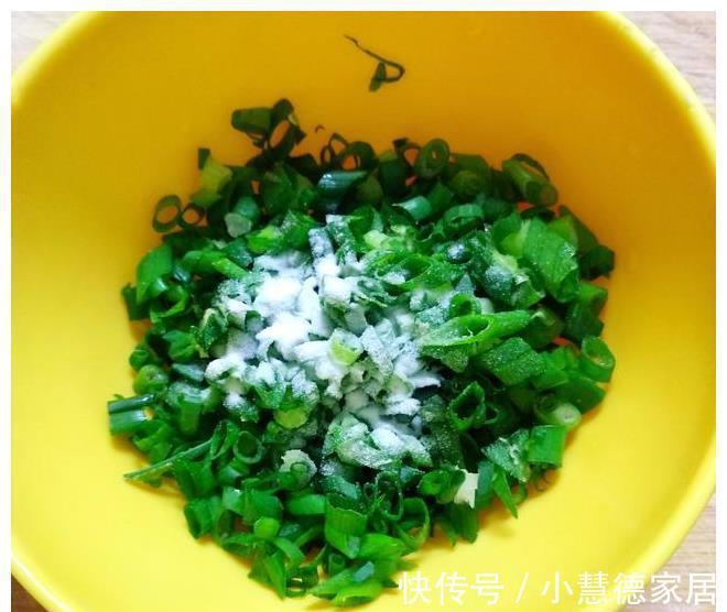 塑型|最好吃的肉松小花卷，刚出锅，一大盘就被俩孩子抢光了