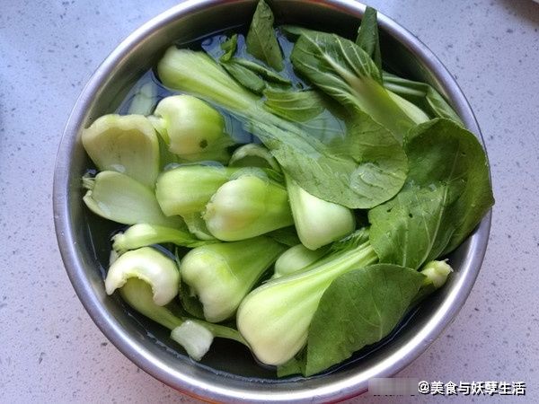 这菜，含铁量是猪肝的2倍，是核桃的3倍，看完后我默默收藏了！