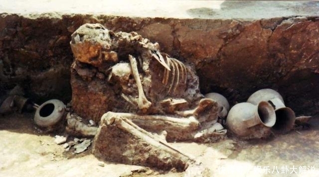 a6356|地震来临,“母亲”紧紧护着孩子死去,被人发现已过了4000年